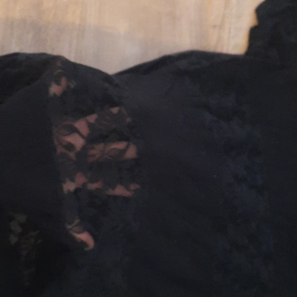 Tee - Picture 5 of 6